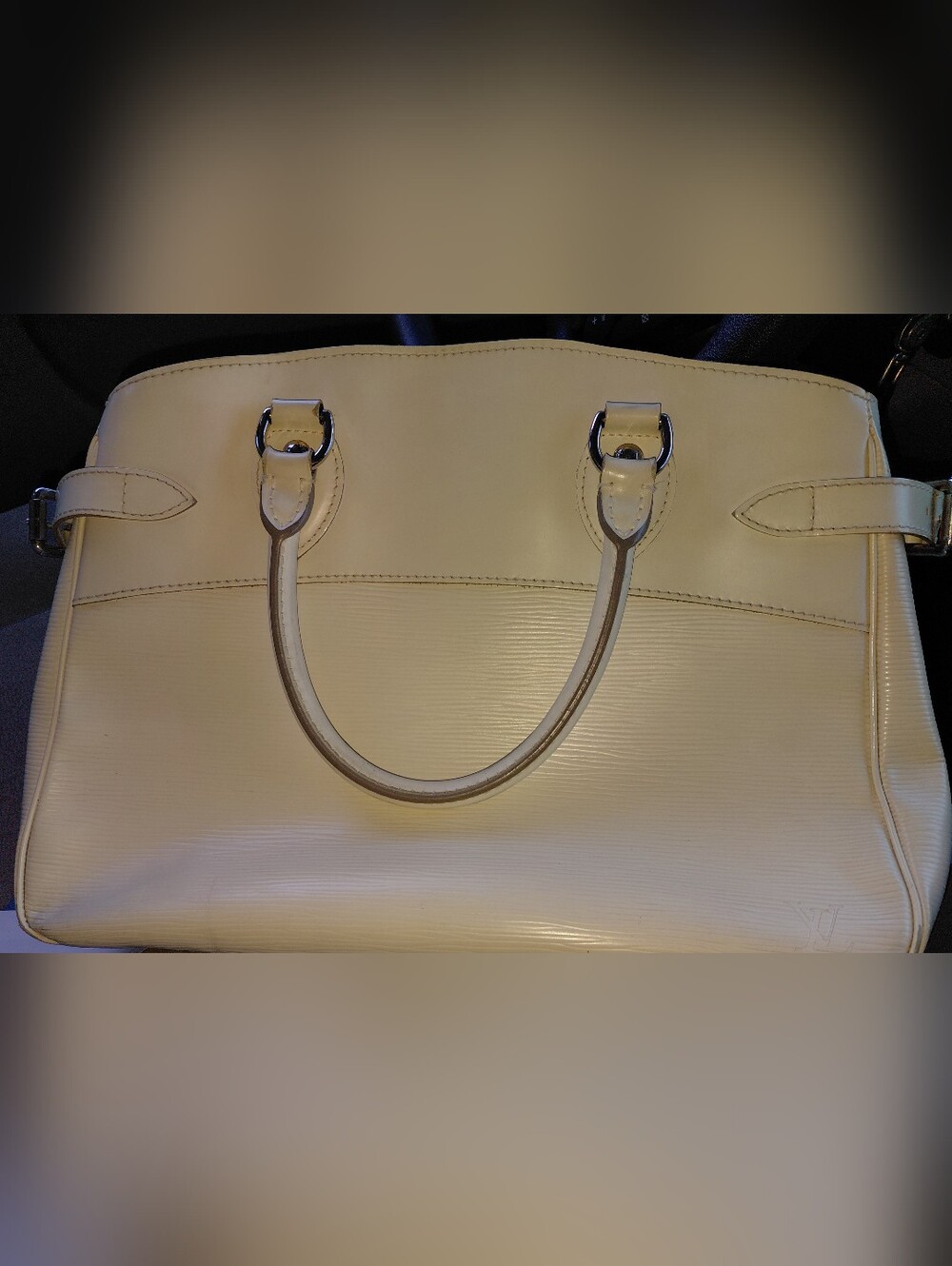 Louis Vuitton Cream Structured Leather Tote Bag - Elegant Everyday Carry